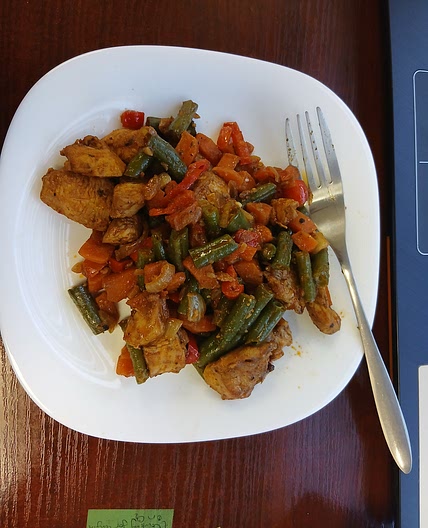 Chicken and green beans and carrots