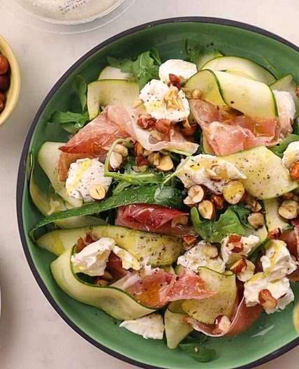 Salade de courgettes chèvre et jambon cru