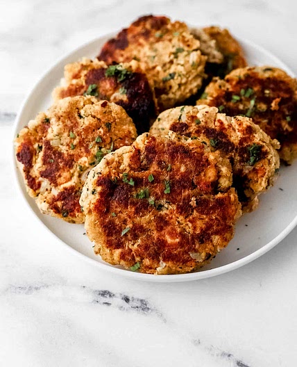“Double Q”’s Grilled Alaska Salmon Burgers