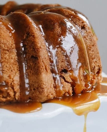 Carmel Apple Cake 