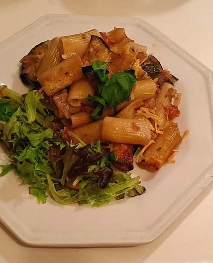 Baked ziti with aubergine and onion