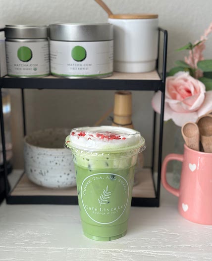 Vanilla Matcha Latte w/ Vanilla Cold Foam