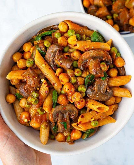 Creamy Mushroom & Chickpea Pasta