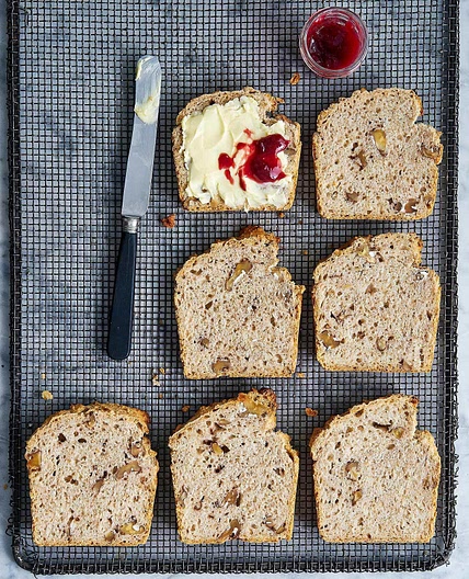 Nussbrot mit Bier