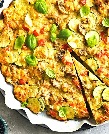 Schüttel-Pizza mit Gemüse und Basilikum