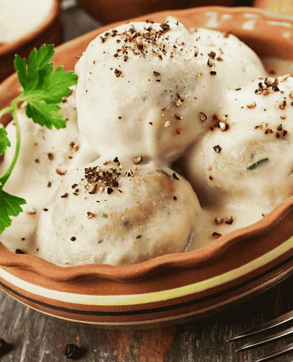 Lebanese Meat Dumplings in Yogurt Sauce