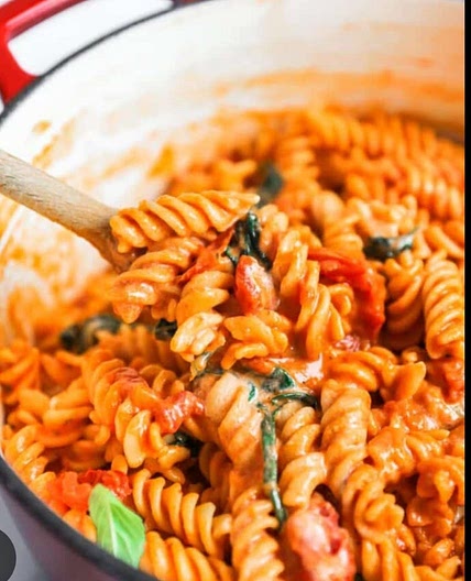 Pasta tomato & mascarpone sauce
