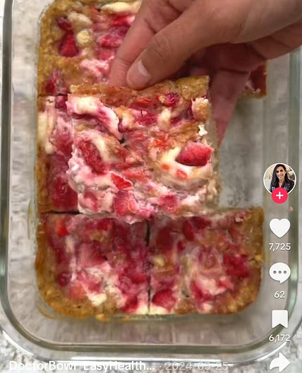 Strawberry Cheesecake Baked Oats