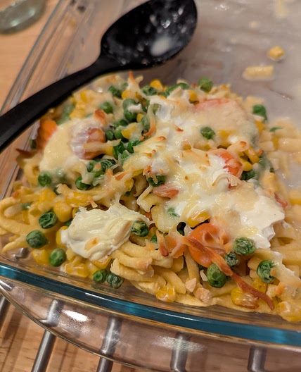 Überbackene Spätzle mit Käse und Gemüse