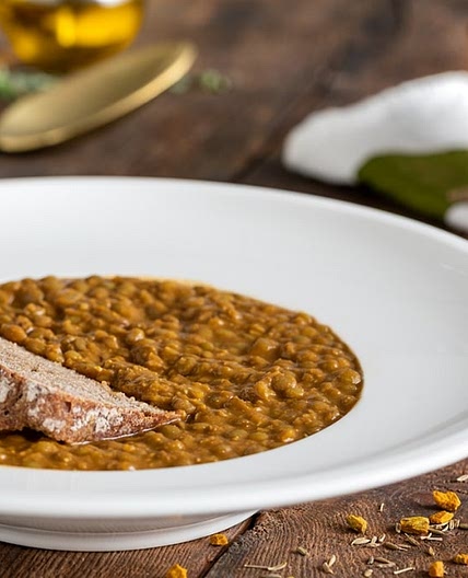 Zuppa di lenticchie verdi, zenzero e curcuma