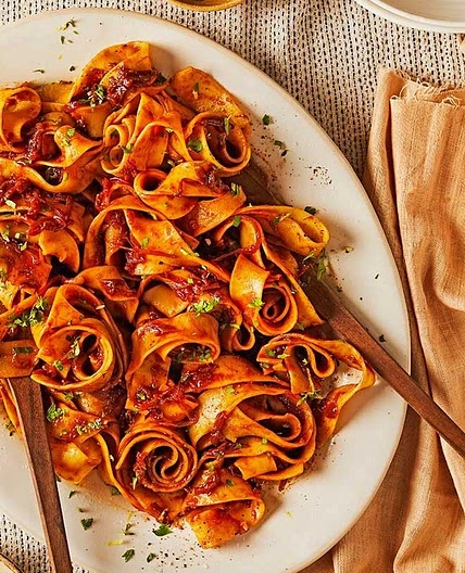 Caramelised red onion & anchovy pasta with gremolata