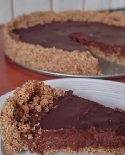 Healthy vegan Chocolate Pie
