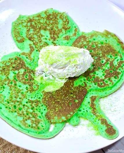 Shamrock Pancakes for St. Patrick's Day (VIDEO)