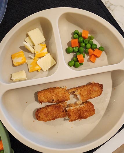 Fish fingers, cheese and veggies