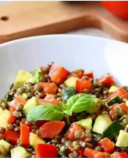 Salade de lentilles et légumes frais