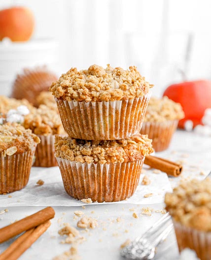 Apple Oatmeal Crumble Muffins