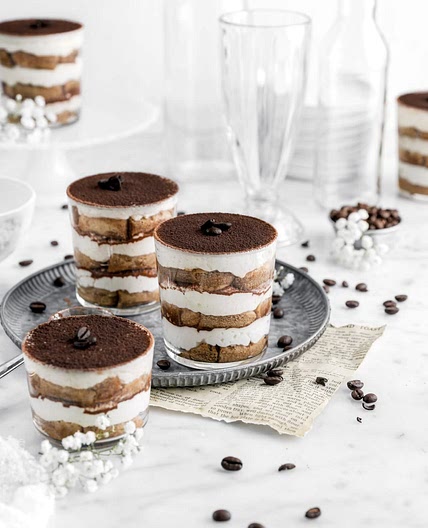 Easy Tiramisu Cups (No Bake!)