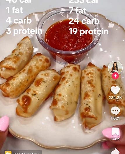 Crunchy Wonton Mozzarella Sticks