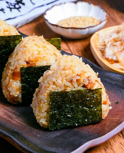 How to Make 15-Min Okaka Onigiri (Seasoned Bonito Flakes Rice Balls)