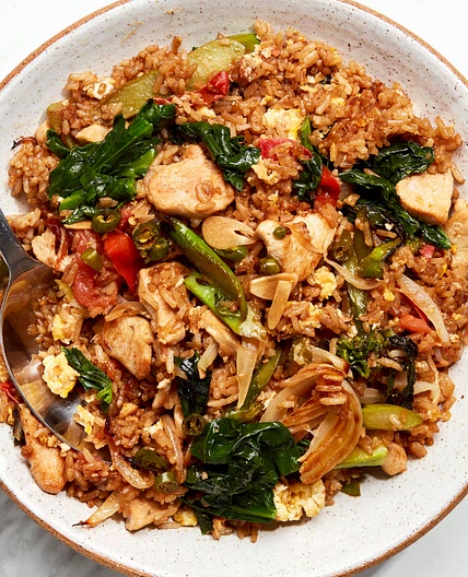 Khao Phat Kai (Thai Fried Rice With Chicken)