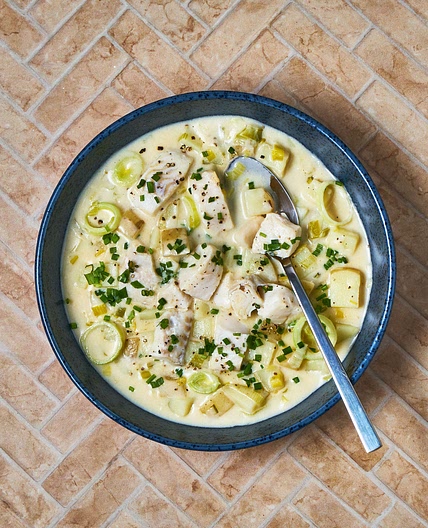 One Pot Cheesy White Fish & Leek Chowder