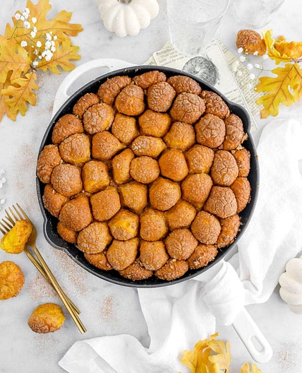 Skillet Pumpkin Monkey Bread (Pull-Apart Bread!)