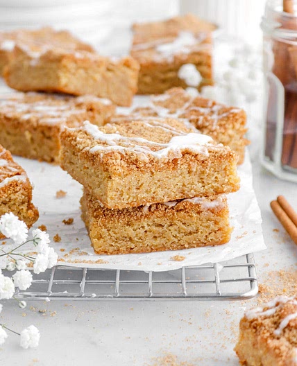 Cinnamon Roll Blondies
