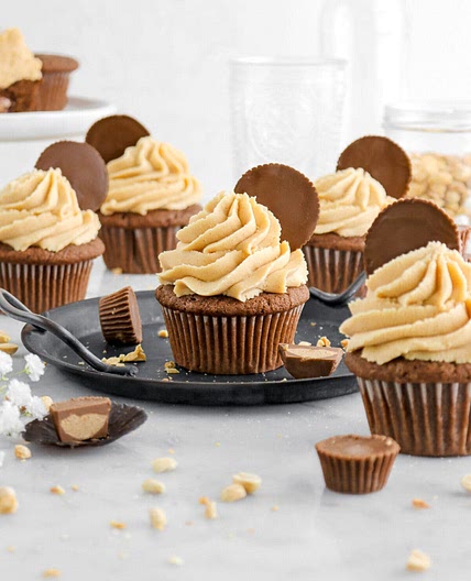 Chocolate Peanut Butter Cup Cupcakes with Peanut Butter Frosting