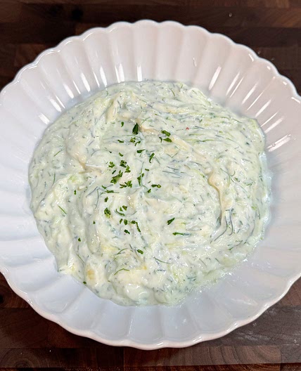 뭘 찍어먹어도 맛있는 그리스 국민쌈장 차지키 소스