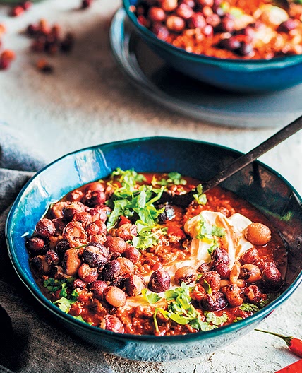 Smoky chilli con carne with crispy Bambara groundnuts