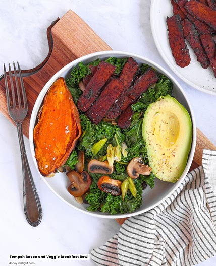 Tempeh Bacon and Veggies Breakfast Bowl