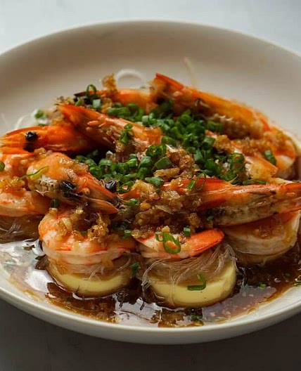 Steamed garlic prawns with tofu and vermicelli (蒜蓉粉丝豆腐蒸虾)