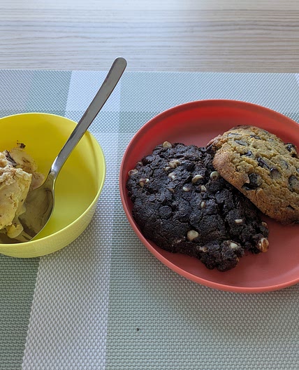 Keto chocolate chip cookies