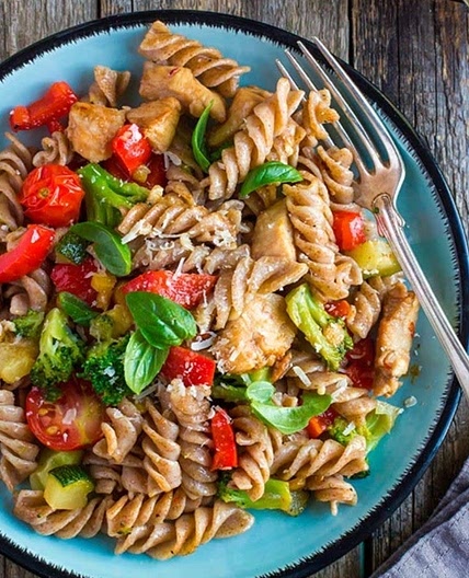 Pechuga de pollo c/pasta integral 