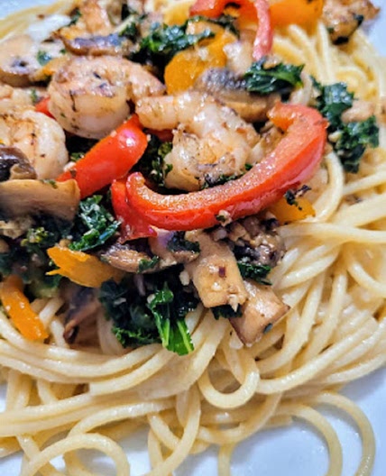 Easy Shrimp, Mushrooms, Peppers and Pasta