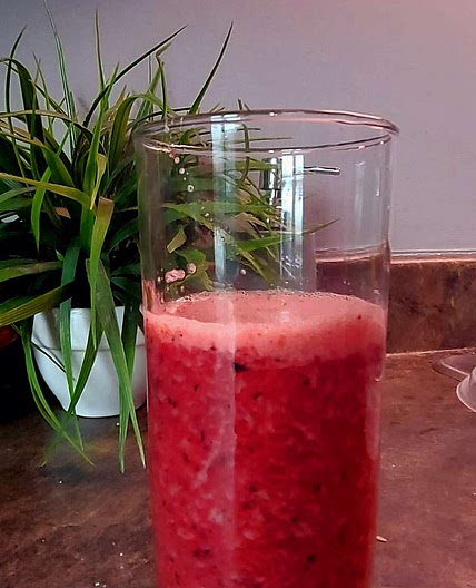 Blueberry and strawberry smoothie 😋⋆. 𐙚 ˚