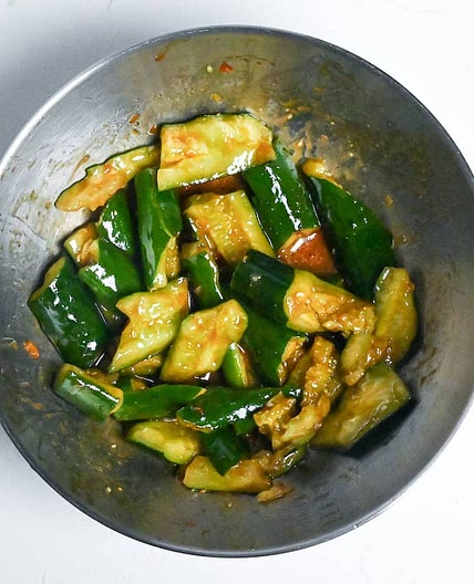 Addictive Asian Smashed Cucumber Salad Recipe 🥒 #cucumbersalad