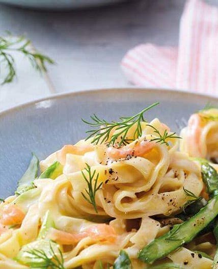 Tagliatelle in Spargel-Lachs-Sauce