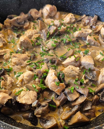 Hähnchenbrustfilet in cremiger Champignonsoße