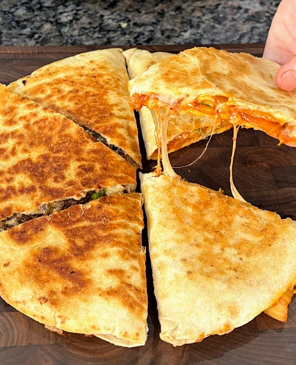 만들기 정말 쉽고 맛있는 김치퀘사디아😋