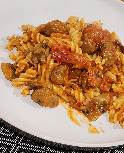 Creamy Tomato, Mushroom & Meatball Pasta