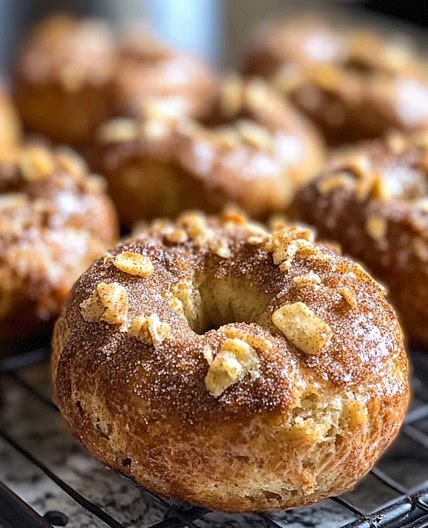 How to Make Banana Bread Cinnamon Crunch Bagels
