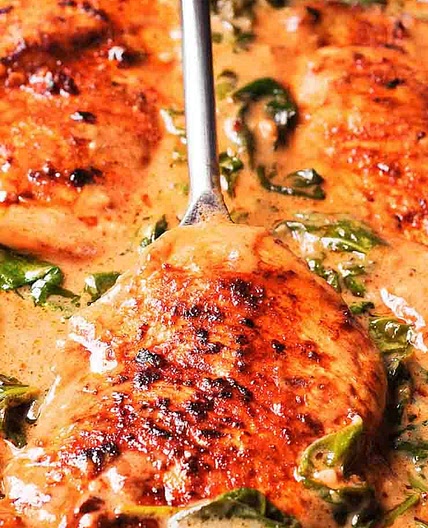 Chicken and Spinach in Creamy Paprika Sauce