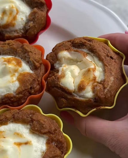 Pumpkin Cream Cheese Muffin (90 cal)