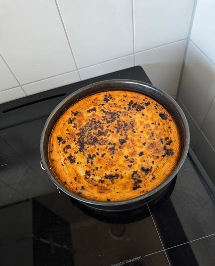 Cinnamon roll cheesecake