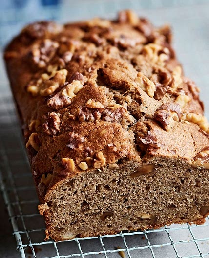 Banana and walnut loaf cake