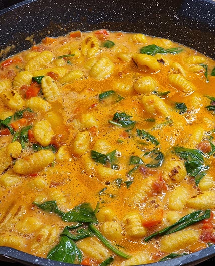 Gnocchi in Spinat Tomaten Sauce