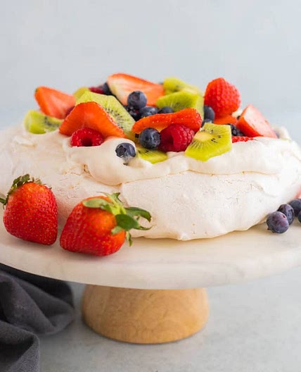 Classic Pavlova