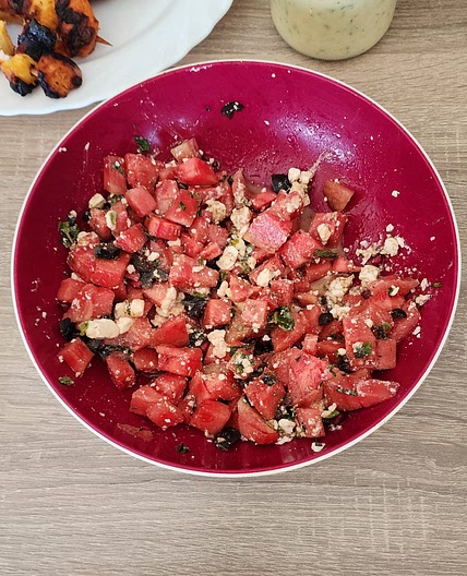 Salade de pastèque, olives noires et feta