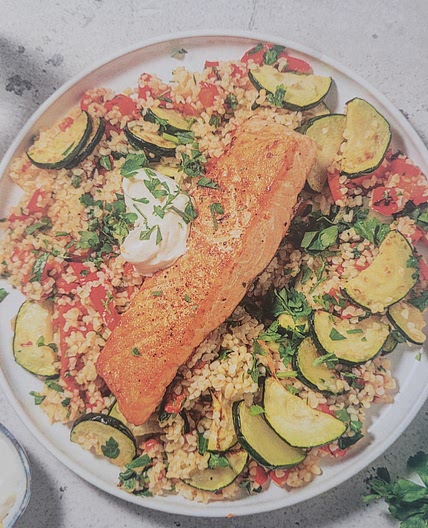 Saumon rôti et bulgur aux légumes